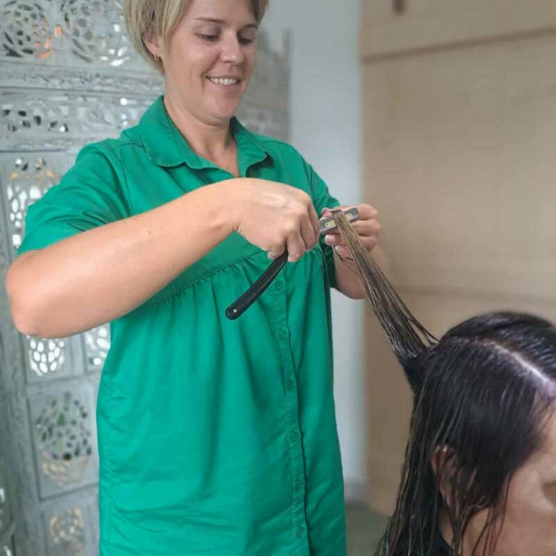 Frangin-coiffure-salon-barbier-mixte-femme-homme-enfant-brushing-coloration-balayage-thalassotherapie-sante-cheveu-ghd-revlon-ciseaux-energetique